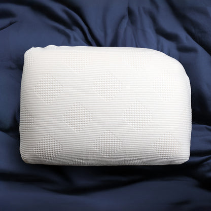 Flat memory foam pillow